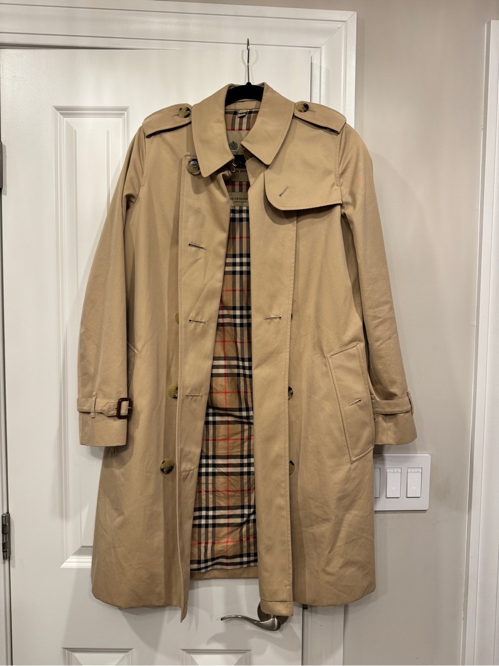 Burberry Beige Classic Trench Coat with Belted Waist (Kensington model) - Picture 4 of 5
